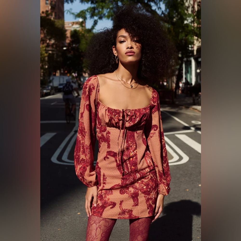 NEW Urban Outfitters Vivienne Printed Long Sleeve Mini Dress Size Small - Picture 2 of 9